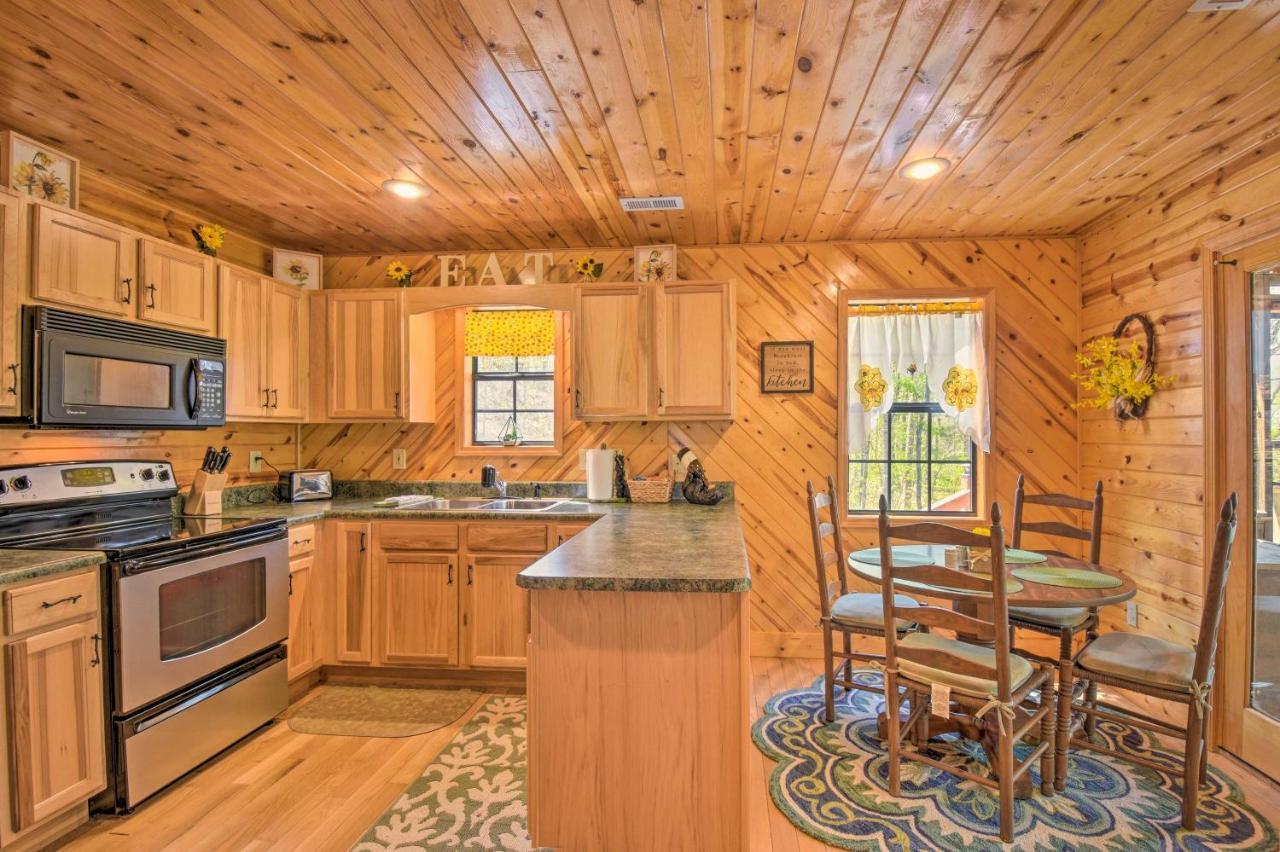 Cozy Hiawassee Cabin With Fire Pit And Mtn Views! Eksteriør billede