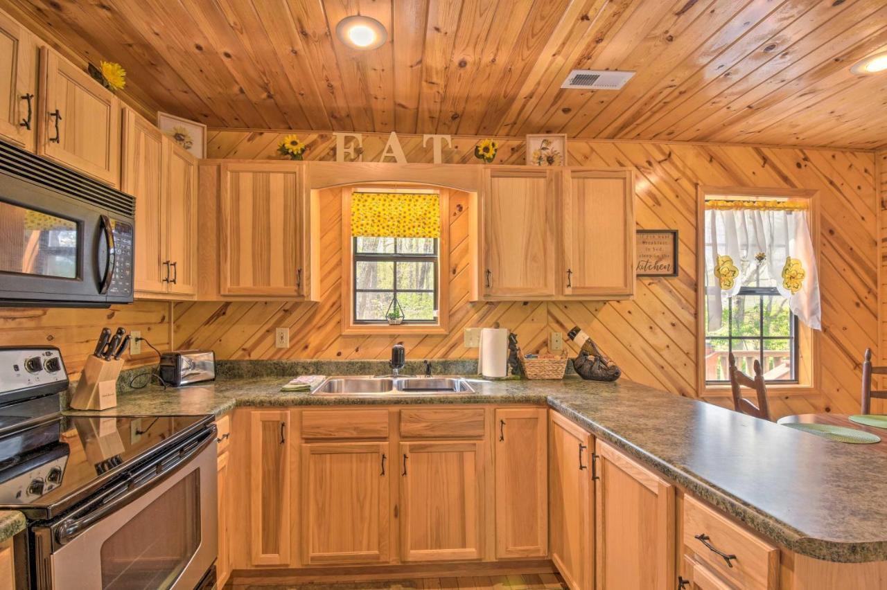 Cozy Hiawassee Cabin With Fire Pit And Mtn Views! Eksteriør billede